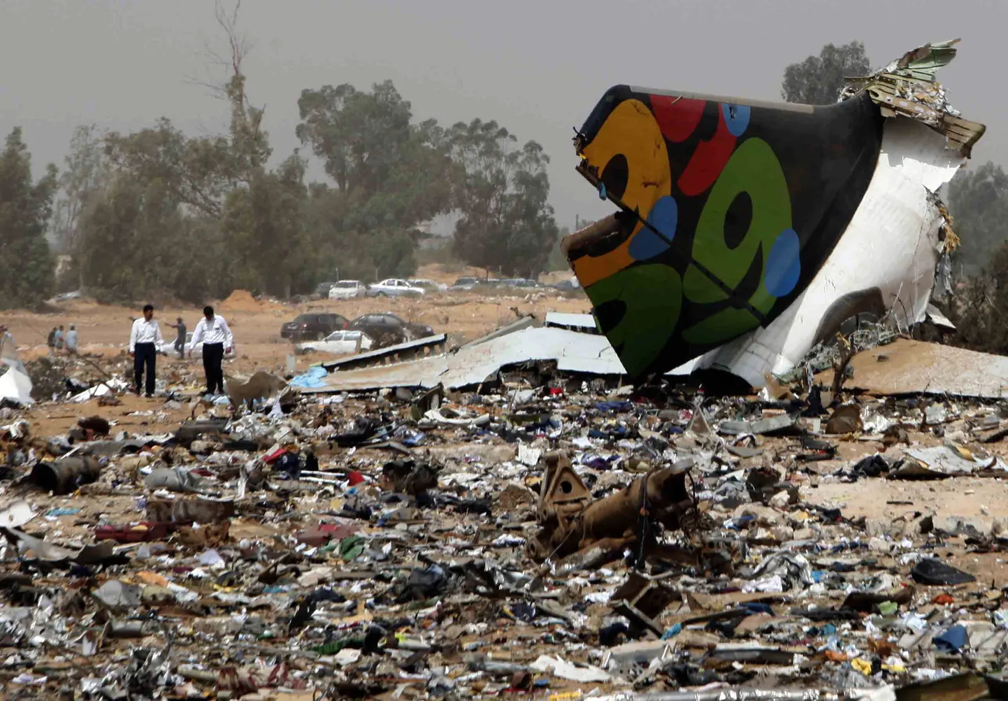 Tripolis maandumisel alla kukkunud Afriqiyah Airwaysi rusud.