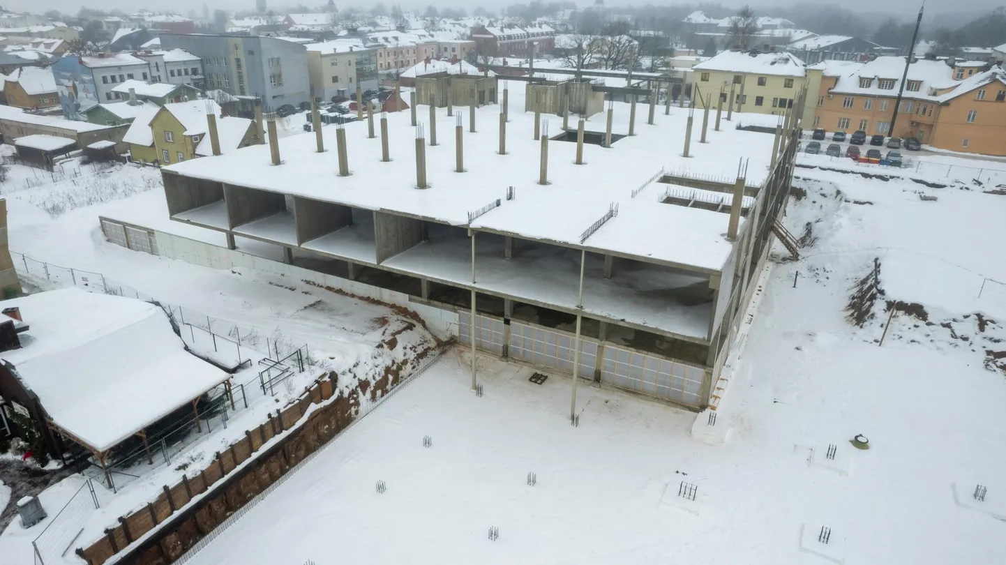 Viljandi haigla ehitus on suvest saadik seisnud ning jätkub parimal juhul jaanuaris.