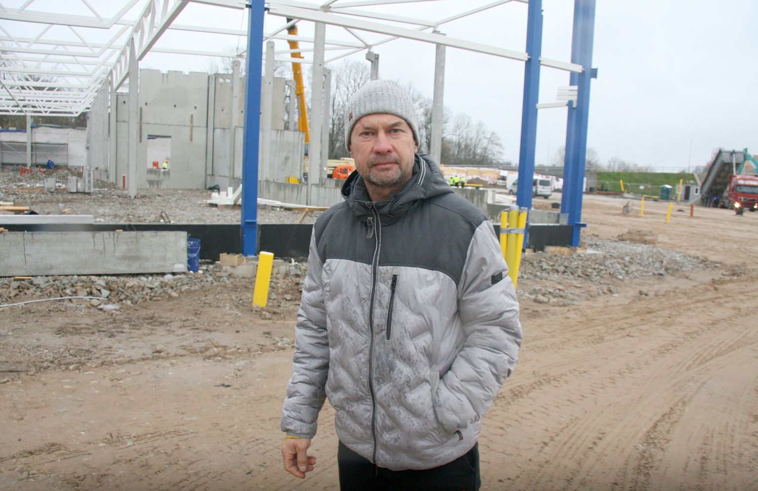 Йыхвиский водный предприниматель Тоомас Зилев не знает, какая часть из построенного им водопровода остается под стройплощадкой на участке недвижимости "Puru tee 5".