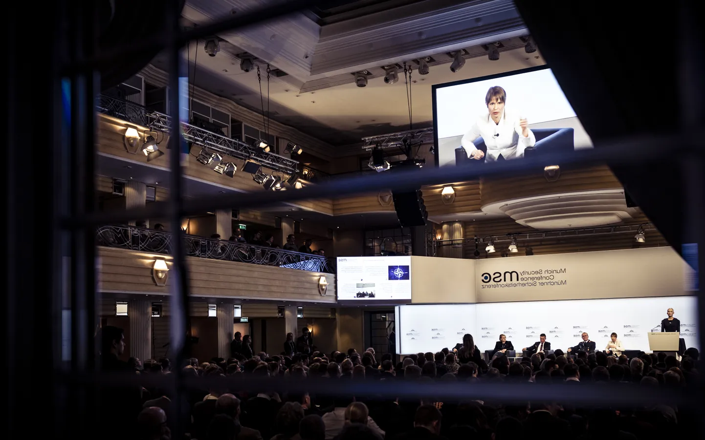 President Kersti Kaljulaid Müncheni julgeolekukonverentsi eelõhtul laiemale avalikkusele korraldatud arutelupaneelil «Jõud ärkab: tehisintellekt ja moodne konflikt».