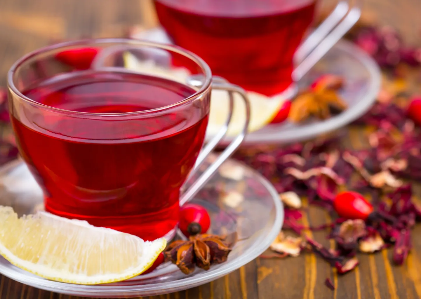 Hibiskuse tee mõjub tervisele kasulikult.