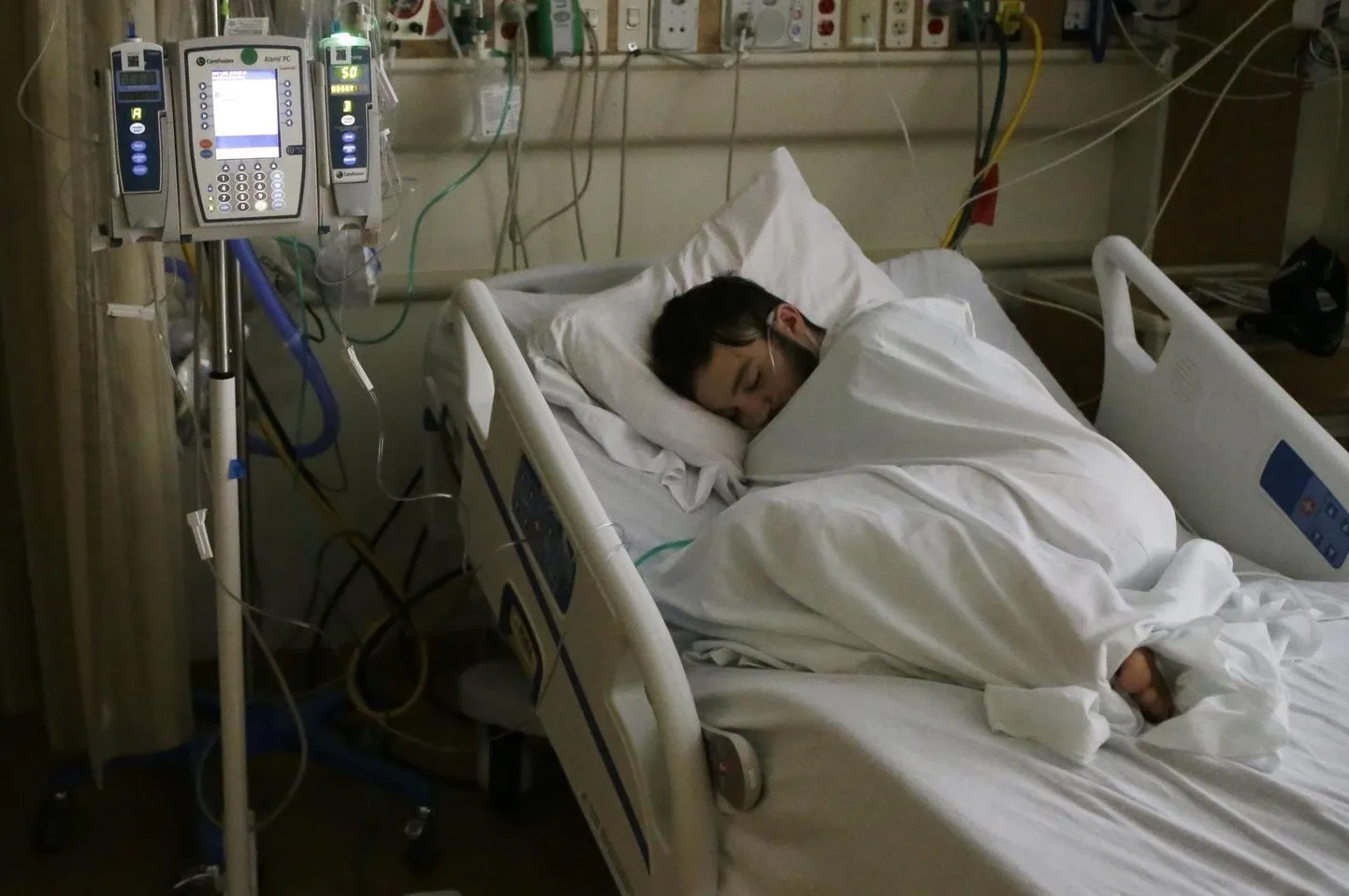 18-aastane Adam Hergenreder Illinois osariigist sattus laupäeval intensiivravisse e-sigareti kasutamisest tingitud ägeda kopsukahjustusega.