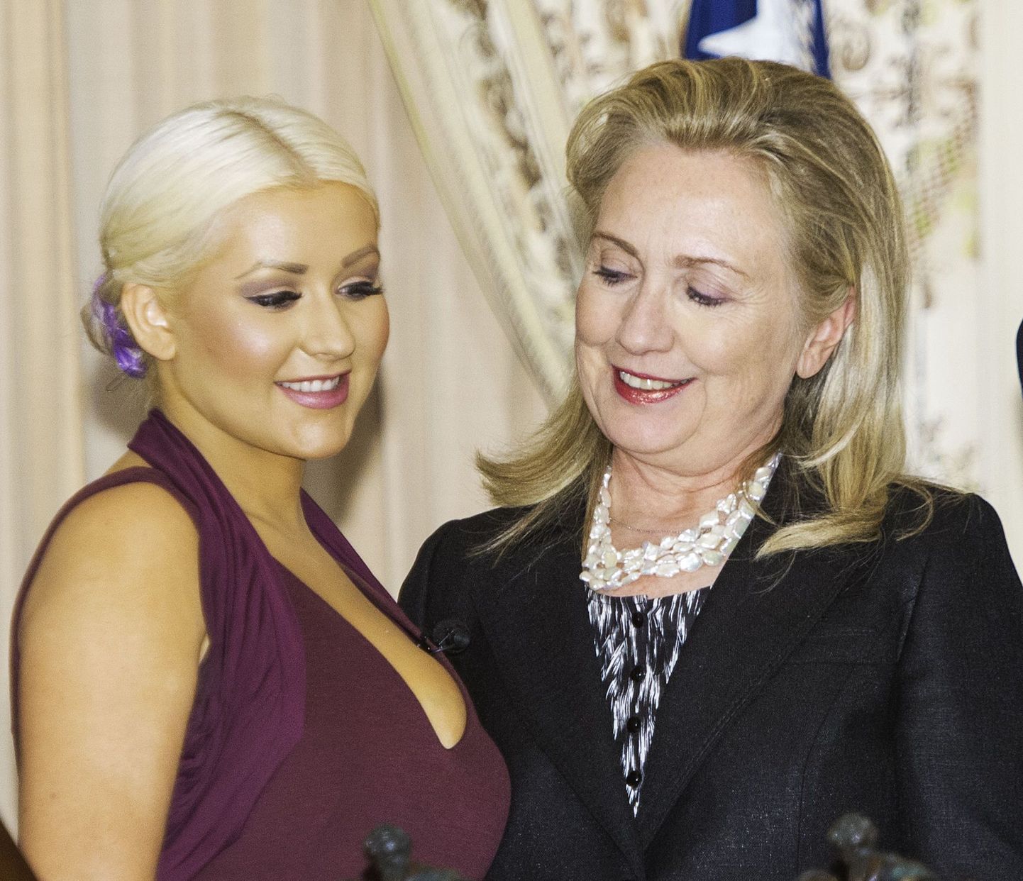 Lauljatar Christina Aguilera ja Hillary Clinton