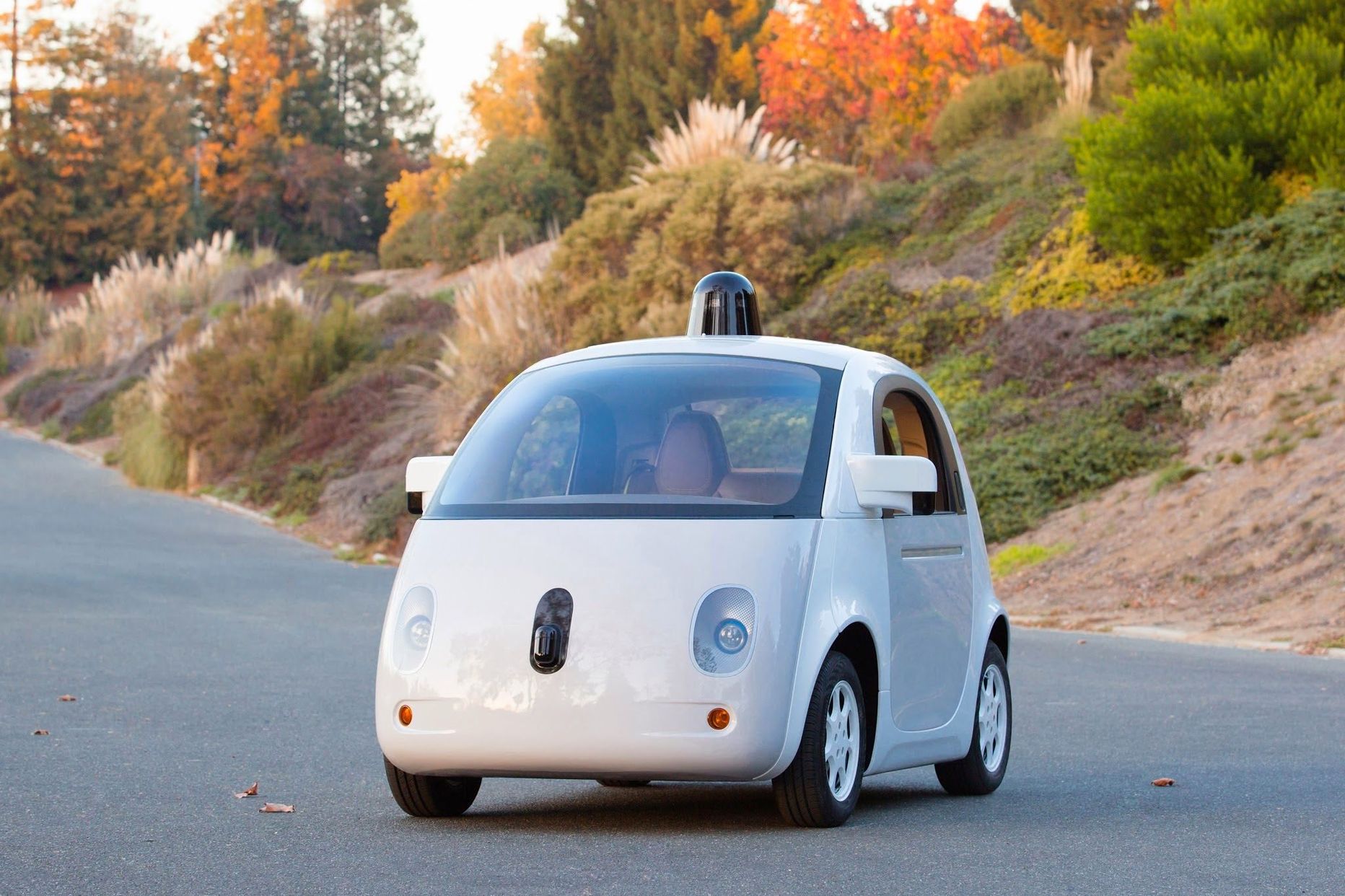 Google arendatav isesõitev auto pole küll eriti nägus, kuid sisaldab futuristlikke süsteeme.