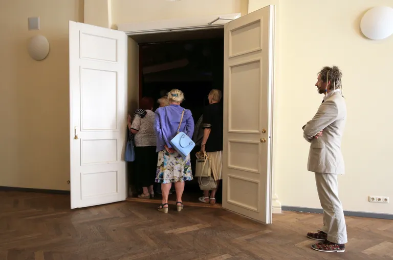 «Figaro pulma» esietenduse ajal tuli mõnelgi vaatajal leppida seismisega ukseavas.