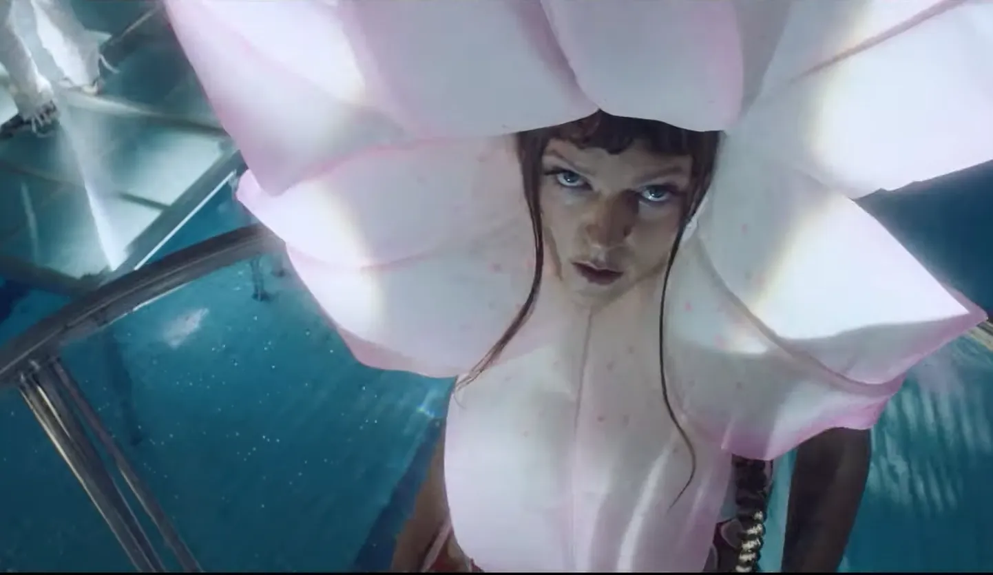 Ilmus Tove Lo Eestis filmitud muusikavideo