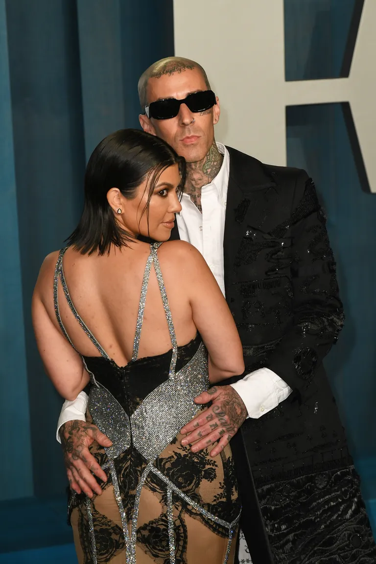 Kourtney Kardashian ja Travis Barker alustasid suhet kuuldavasti 2021. aasta jaanuaris, kuid tundsid selleks ajaks üksteist aastaid.