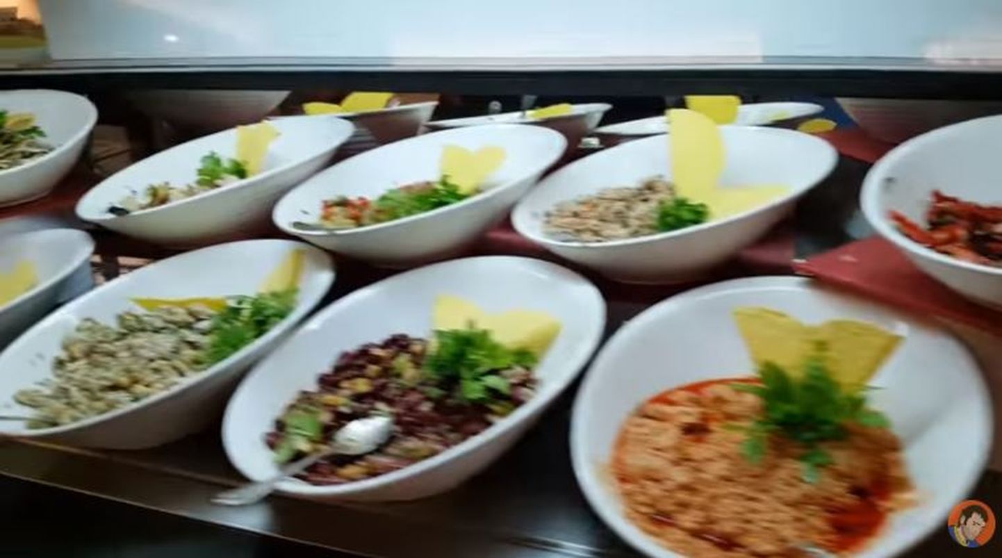 Еда в турецком отеле. Иллюстративное фото