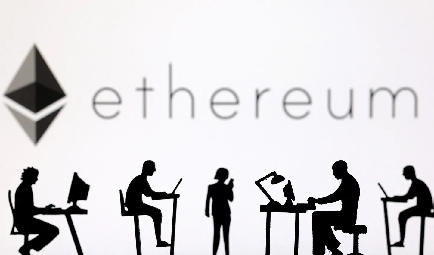 Ethereum on vajalik detsentraliseeritud rakenduste (dApps) loomiseks ja nutikate lepingute (smart contracts) käitamiseks, pakkudes platvormi, kus arendajad saavad ehitada mitmesuguseid turvalisi ja detsentraliseeritud lahendusi finantsteenustest kuni identiteedihalduseni.