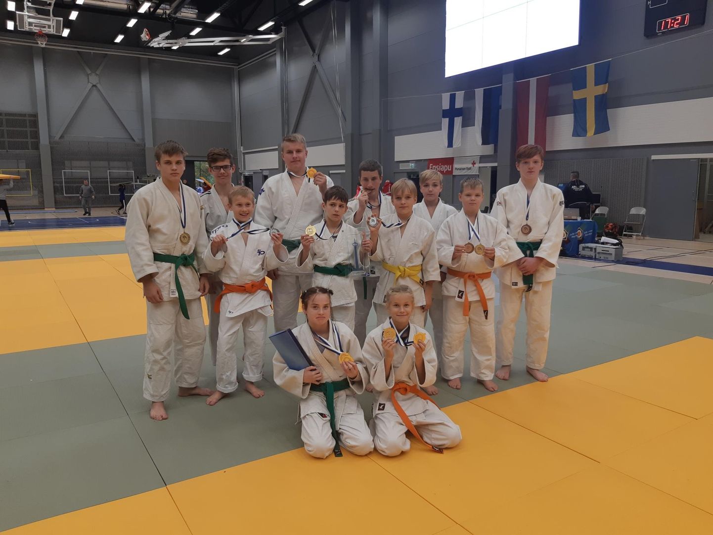 Edukad Pärnu judoklubi Samurai ja Tartu Do noorsportlased, kes ühisvõistkonnana võitsid Tampere turniiri.