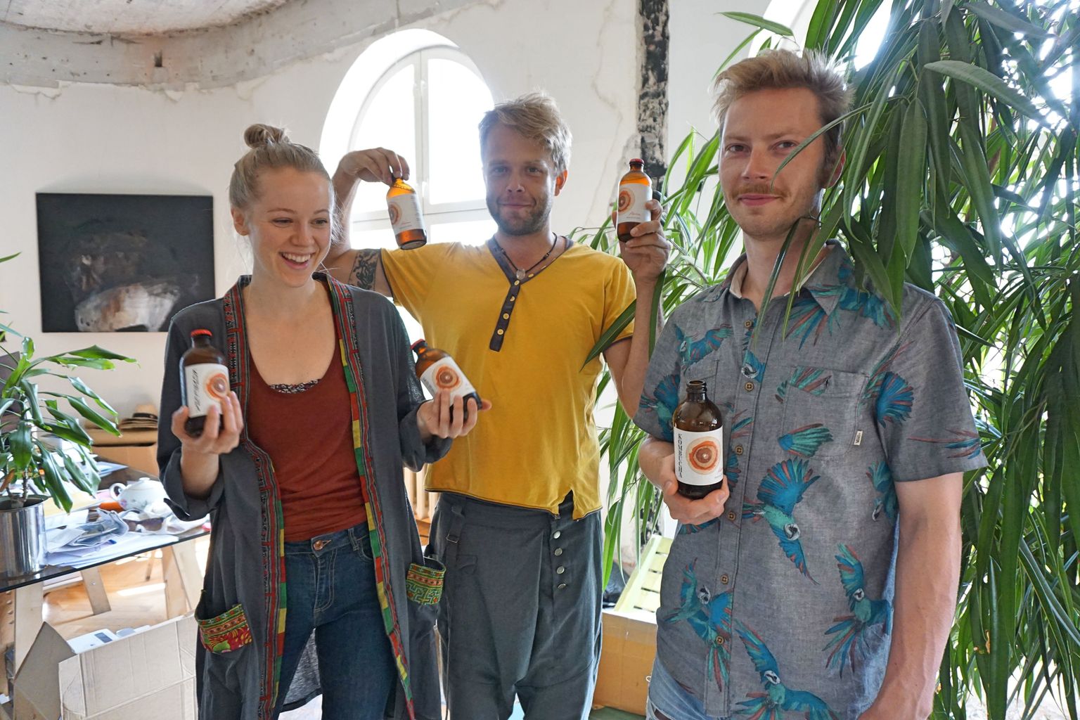 Mari Meentalo, Ivo Upan ja Madis Ligema usuvad, et kombucha ehk teeseenejook võiks olla Eestis laiatarbejook.