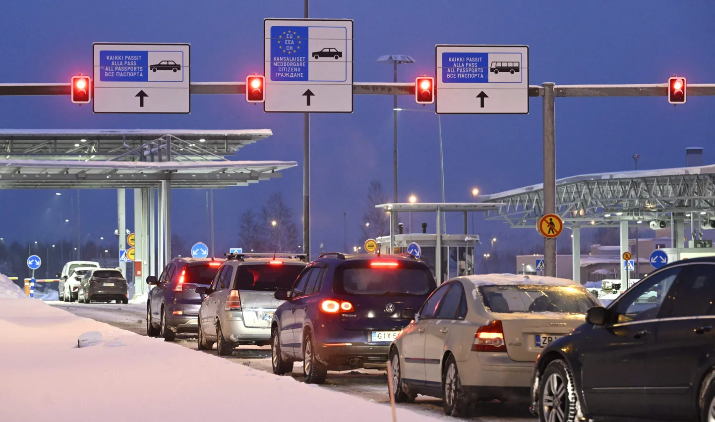 Sõidukite järjekord Vaalimaa piiripunktis.