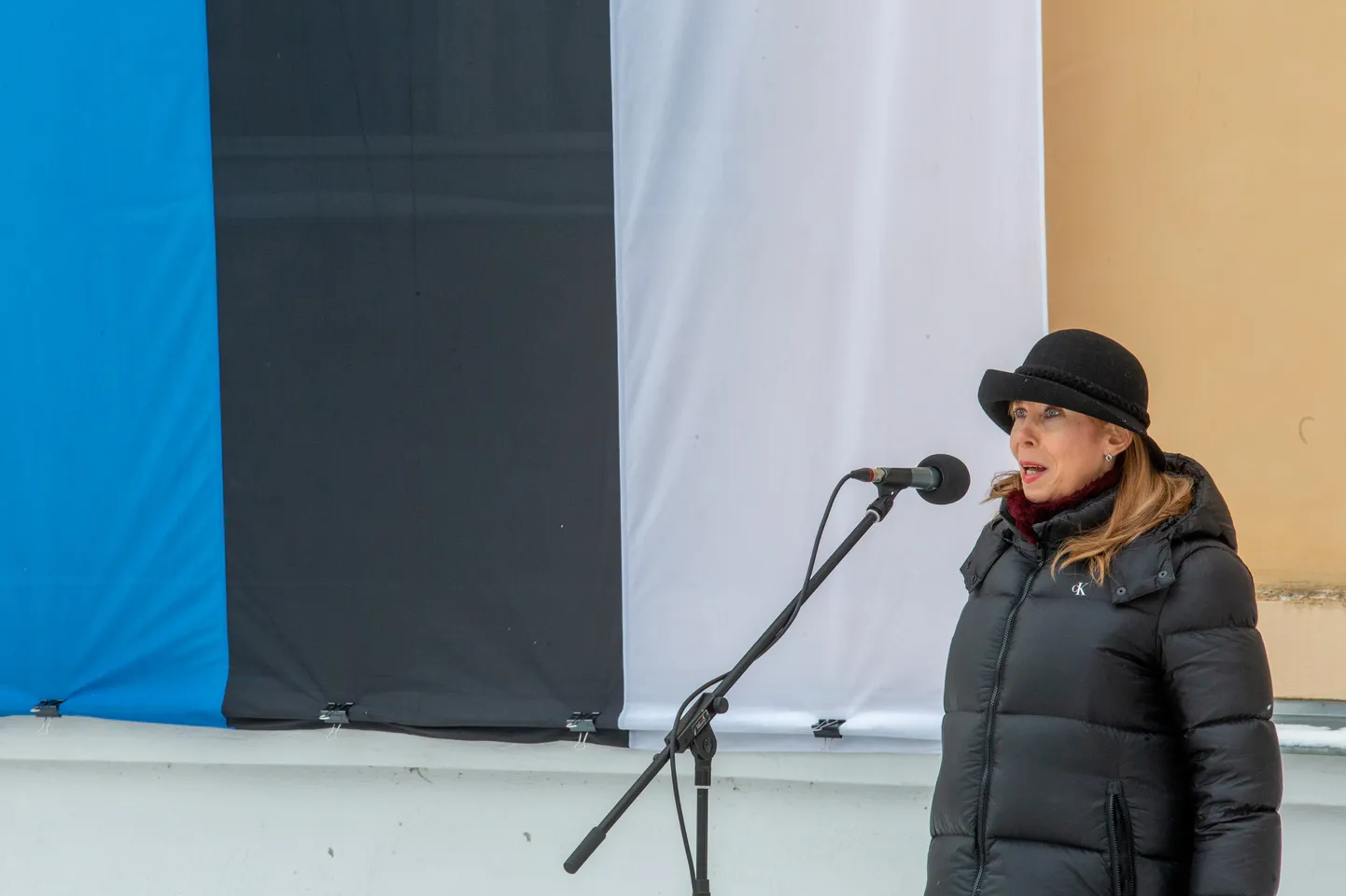Riigikogulane Margit Sutrop teatas, et kaitsevägi on teda paraadile kutsudes kummalisel kombel härraks pidanud.
