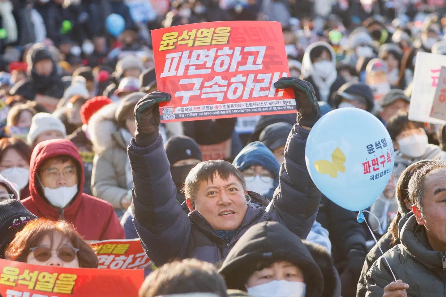 Lõuna-Korea tagandatud presidendi Yoon Suk-yeoli vastane meeleavaldus Soulis. 28. detsember 2024.