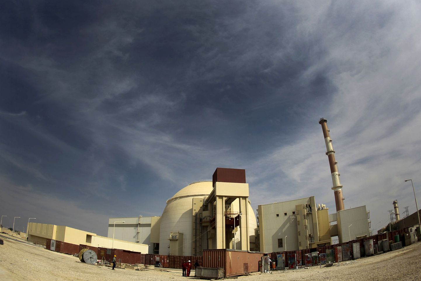 Bushehri tuumelektrijaam 2010. aasta arhiivifotol. Iraani valitsuse jaoks on Bushehr tõestuseks selle kohta, et Teherani tuumaprogrammi kannustab soov oma rahvale pakkuda modernset energiaallikat, mitte tuumarelva väljatöötamise ambitsioon.