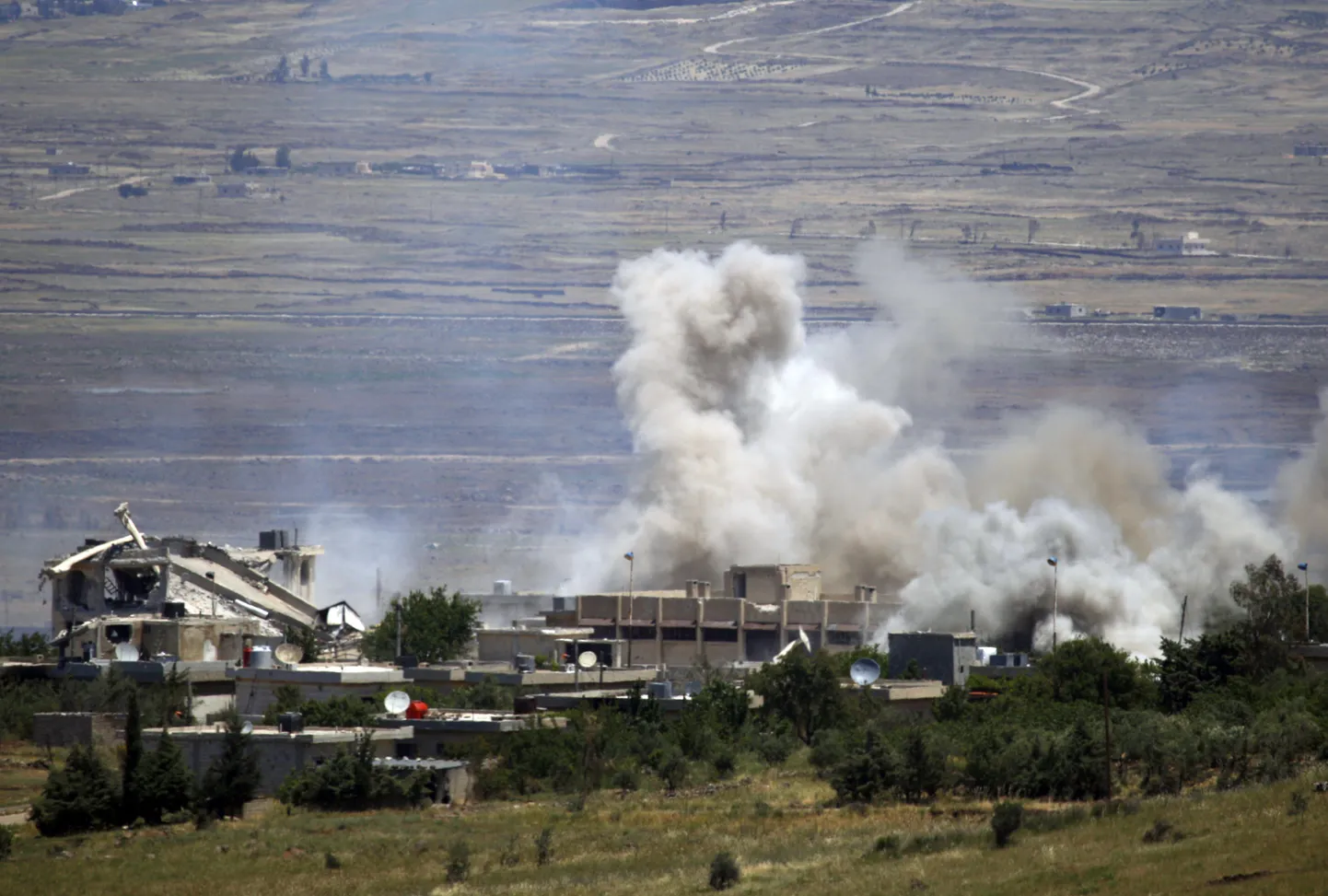 Suitsusammas Al-Qahtaniyah küla kohal, kus täna toimus kokkupõrge Süüria mässuliste ja valitsusvägede vahel.