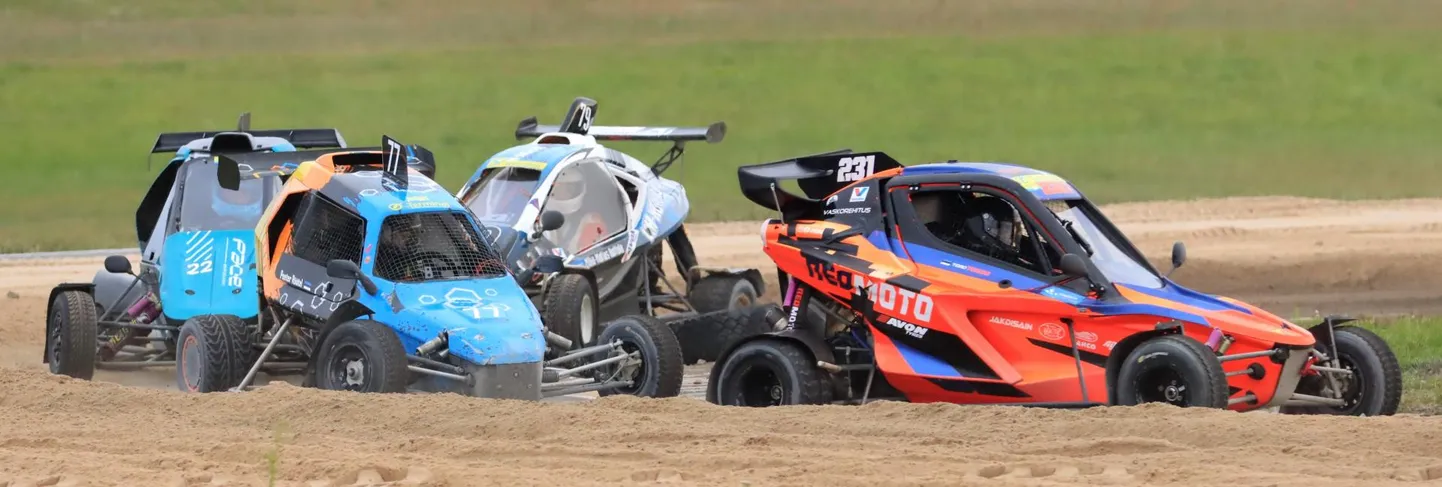 Laupäeval Audrus peetud Eesti rallikrossi meistrivõistluste viimasel etapil oli Karksi-Nuiast pärit Tamo Toodo klassis Crosskart Xtrem  kolmas. Aasta kokkuvõttes tõi see talle hõbedase autasu.