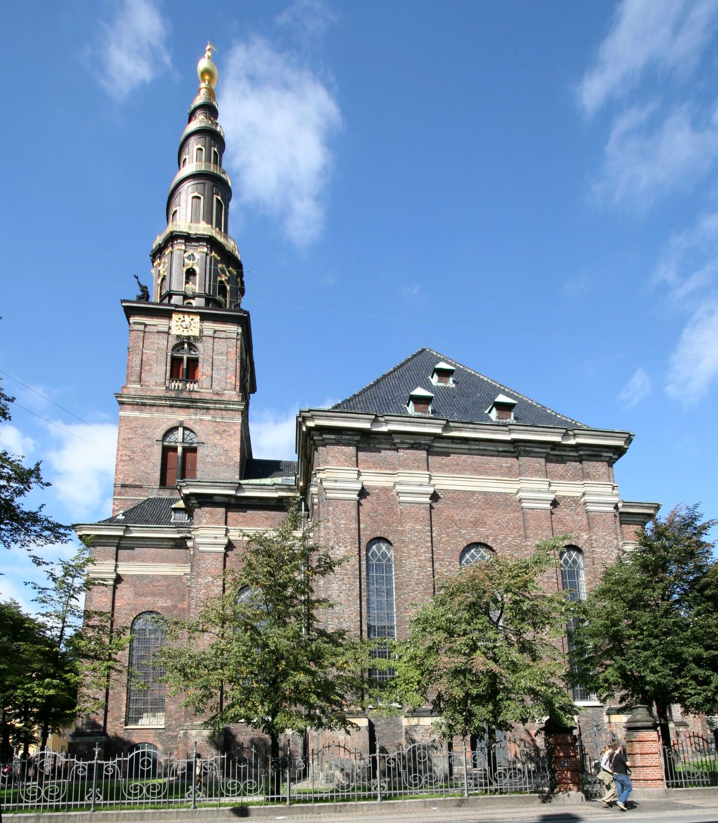 Kuigi sulgemine ootab ees mitmeid Kopenhaageni kirikuid jääb Vor Frelsersi kirik ka edaspidi avatuks.