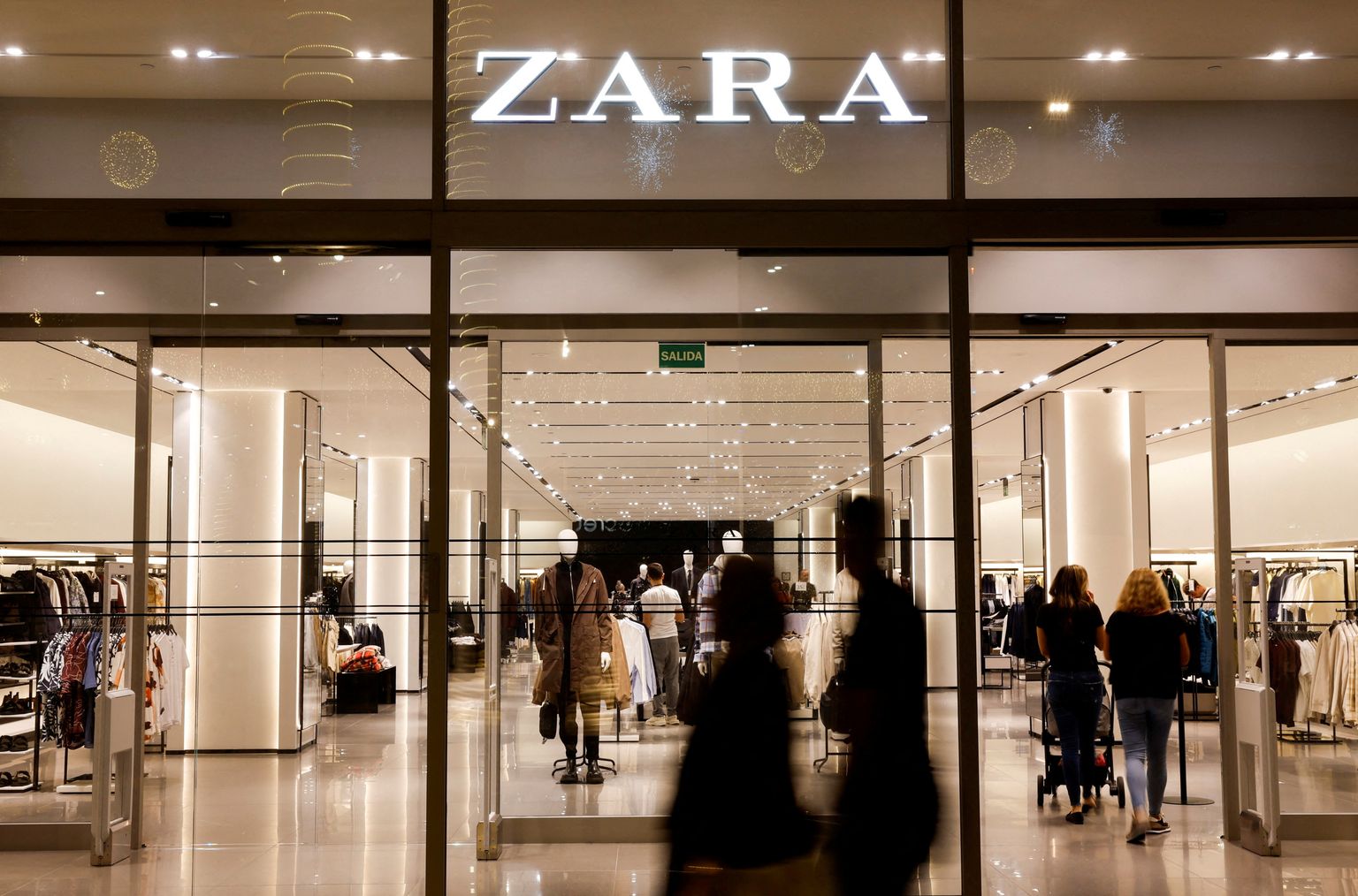 Inditexile kuulub muuhulgas ka üks maailma suurimaid rõivaste jaemüügi kette Zara.