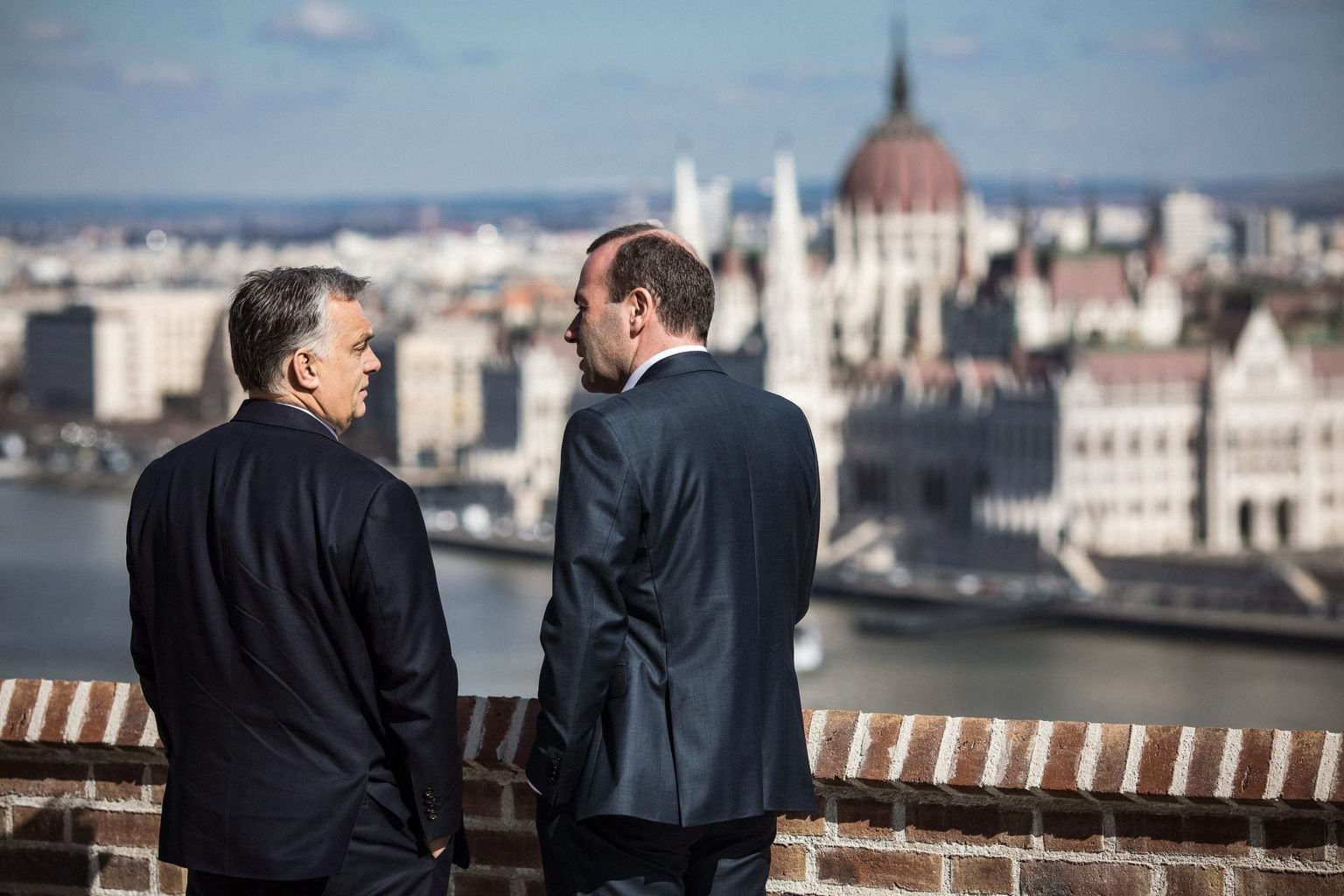 Ungari peaminister Viktor Orbán (vasakul) ja Euroopa Rahvapartei fraktsiooni juht Manfred Weber 2019. aastal Budapestis.