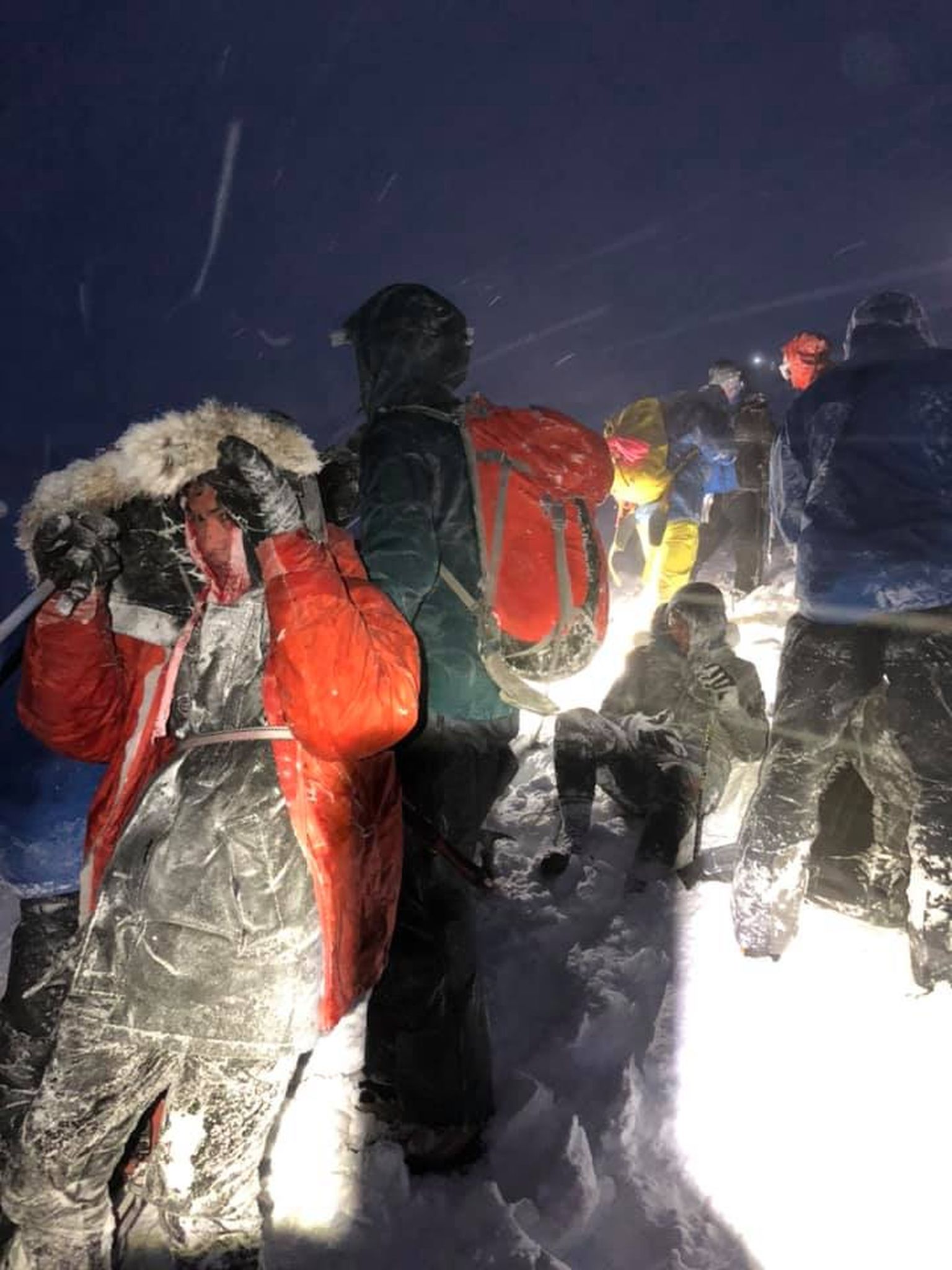 Šotimaa MTÜ Lochaber Mountain Rescue Team pidi Ben Nevise mäetipust päästma neli tudengit, kes jäid tormi ajal hätta.