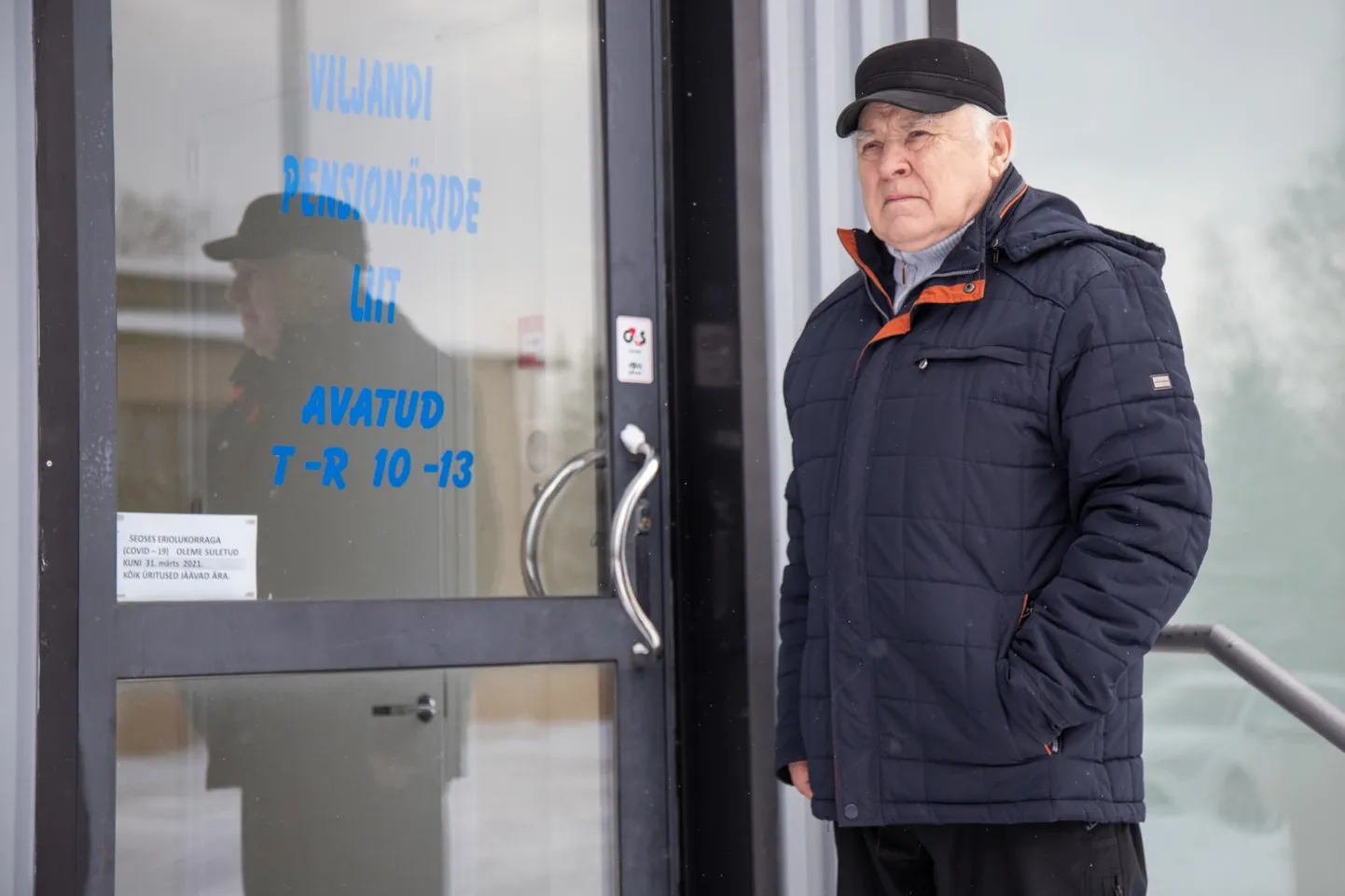 Viljandi pensionäride liidu juhatuse liige Jaak Värnik ütles, et koroonaviiruse leviku tõttu ei saa koosviibimisi korraldada, kuid oma tervise nimel on paljudel eakatel hea komme värskes õhus liikuda.