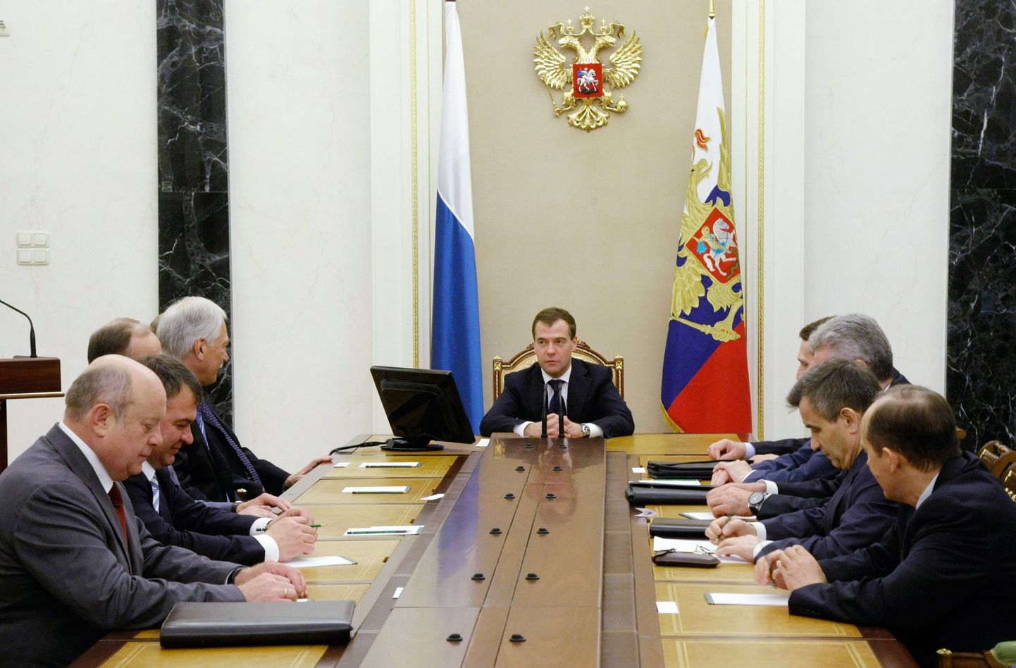 Dmitri Medvedev täna Kremlis toimunud nõupidamisel.