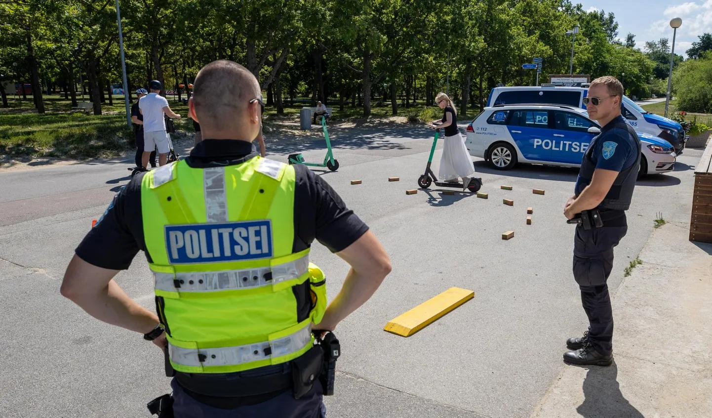 Politsei pidi tegelema alkohilijoobes elektritõukerattajuhtidega.