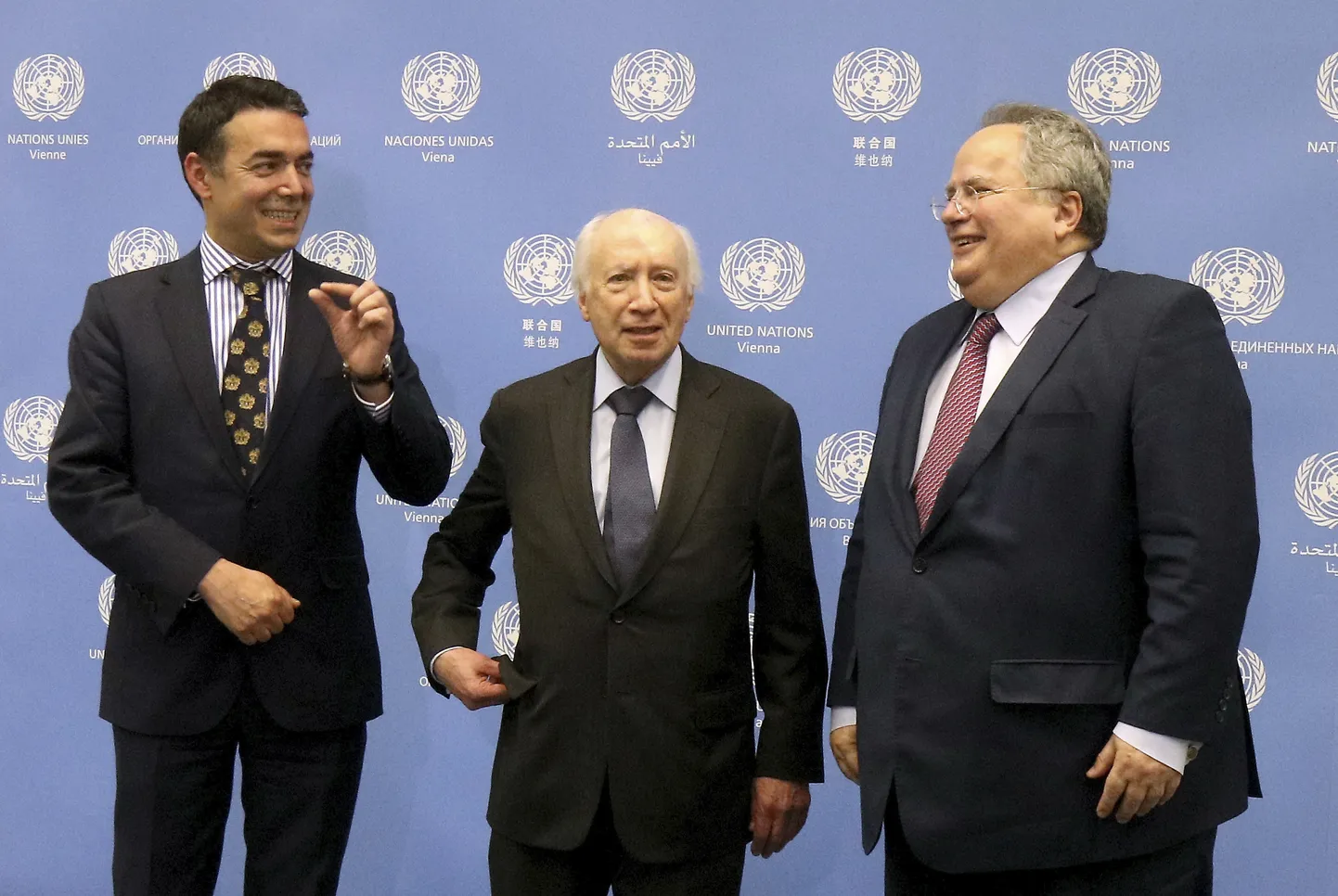 Nikola Dimitrov, Matthew Nimetz ja Nikos Kotzias.