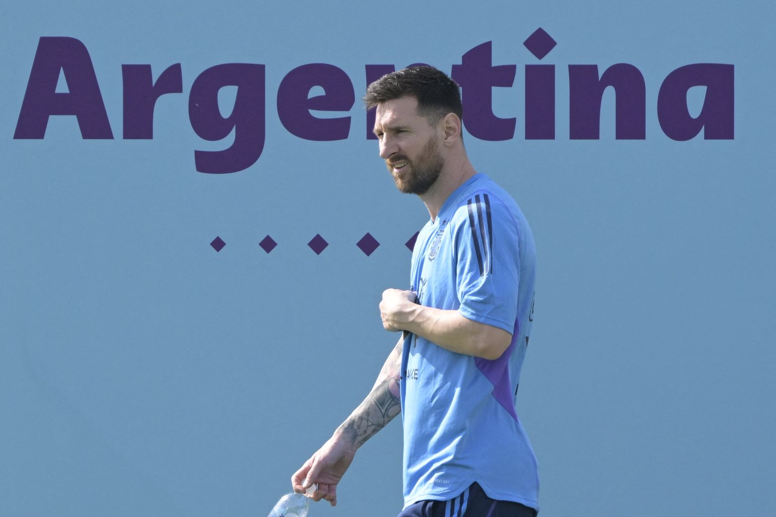 Argentina ründaja Lionel Messi 27. novembril 2022 jalgpalli MMil Dohas Katari ülikooli väljakul treeningul
