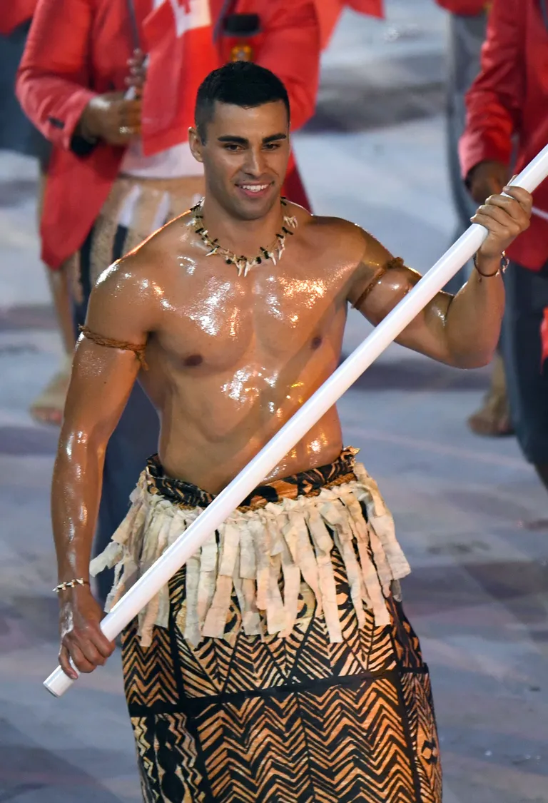 Pita Taufatofua 2016. aasta Rio olümpiamängudel Tonga lipukandjana