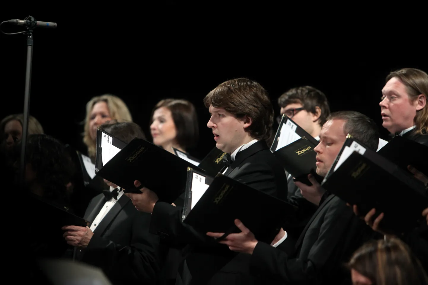 Latvijas Radio koris uzstājas ''Lielās mūzikas balvas 2013'' pasniegšanas ceremonijā Latvijas Nacionālajā operā.