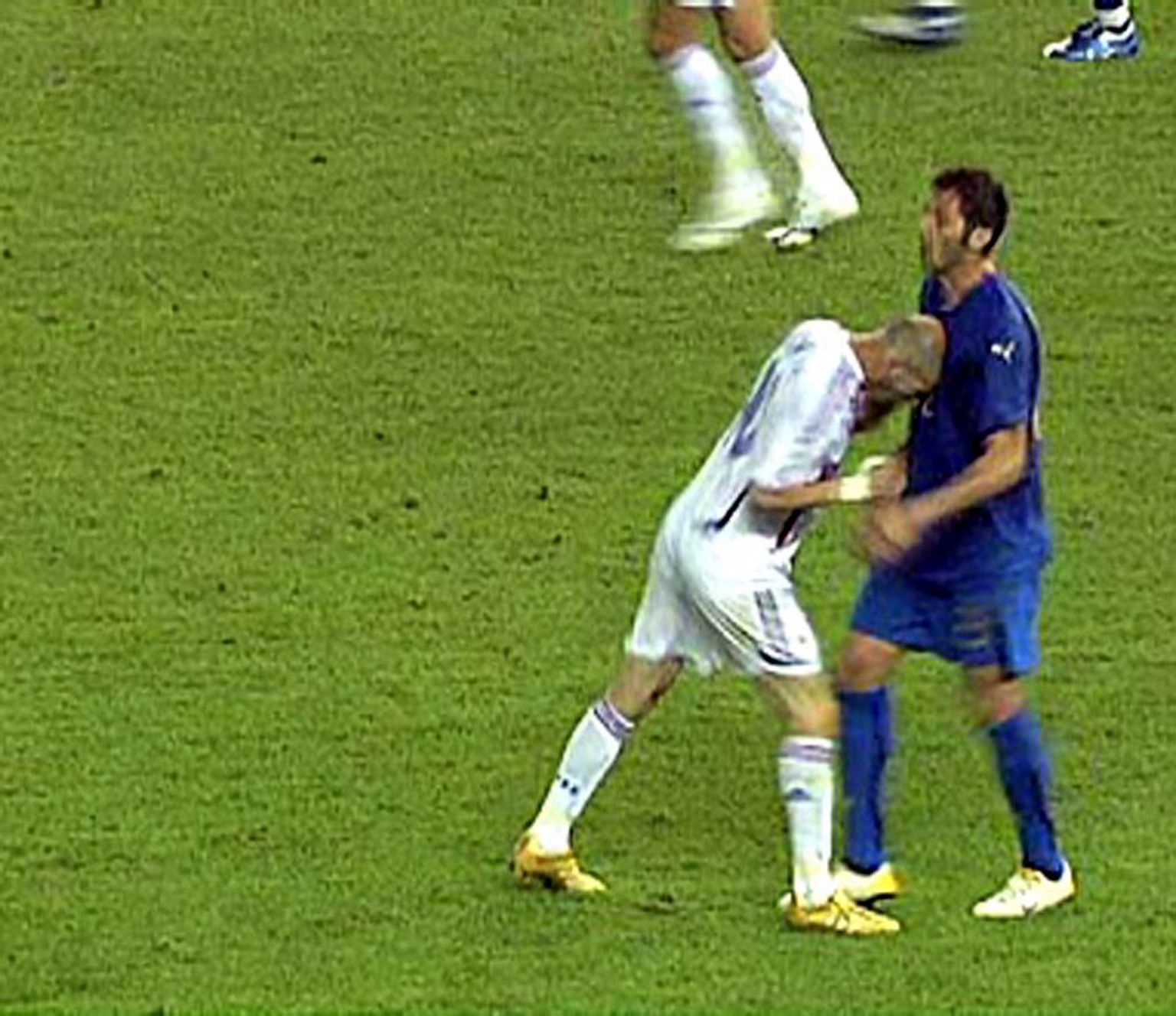 Maailmakuulus stseen, kus Zinedine Zidane lööb peaga Marco Materazzit. .