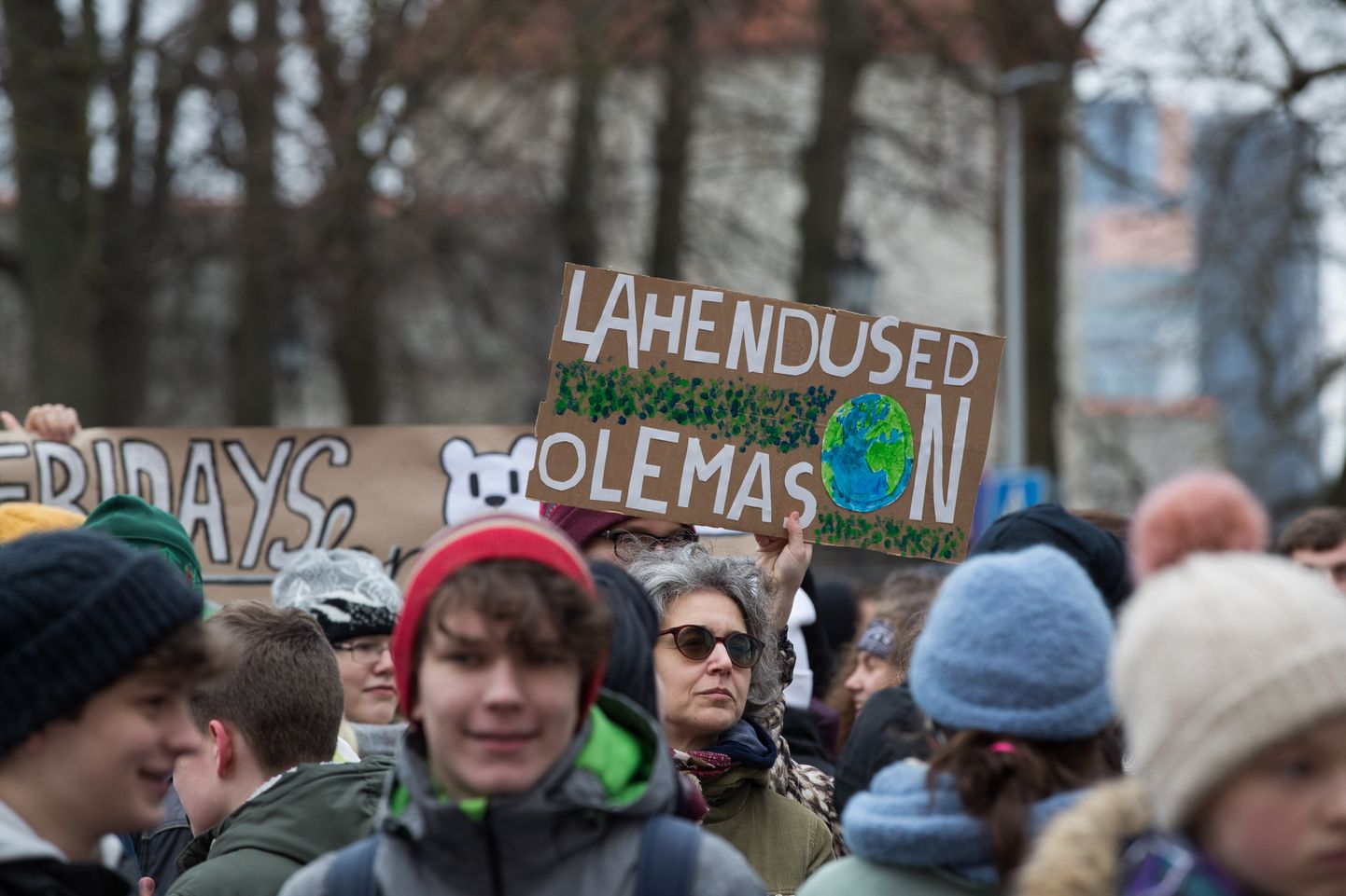 Koolinoorte kliimaprotest Riigikogu ees.