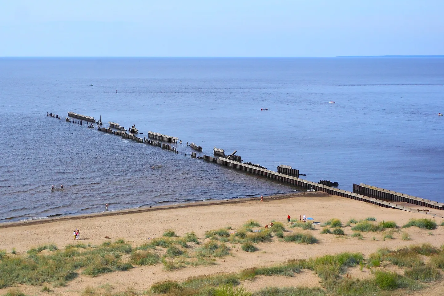 Старый мол в начале морского пляжа Нарва-Йыэсуу.