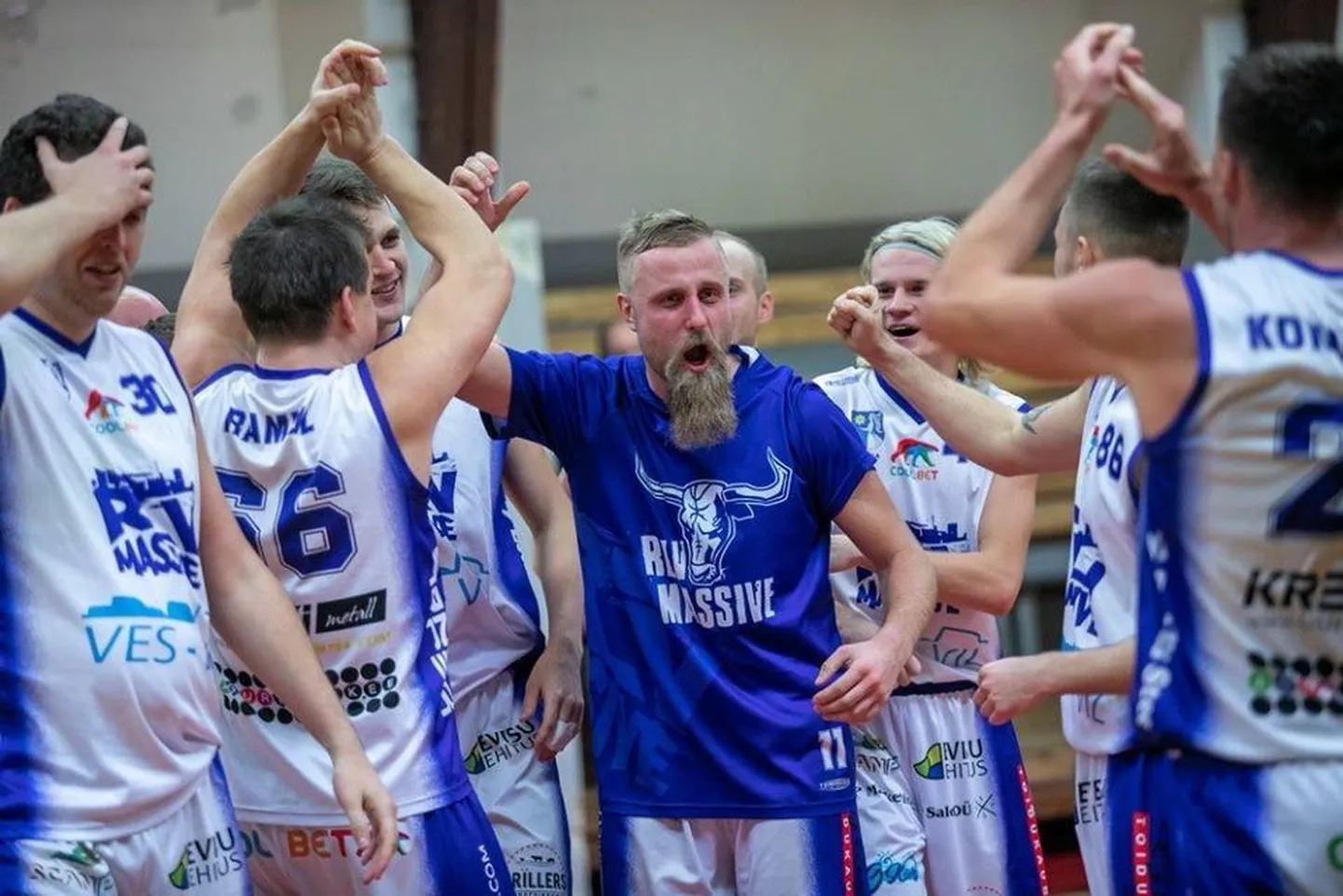 RLV Massive meeskonna pallurid said kodusaalis Haljalas hakkama pealtnäha uskumatu teoga, mis pani isegi mõne nende tiimi liikme peast kinni haarama.