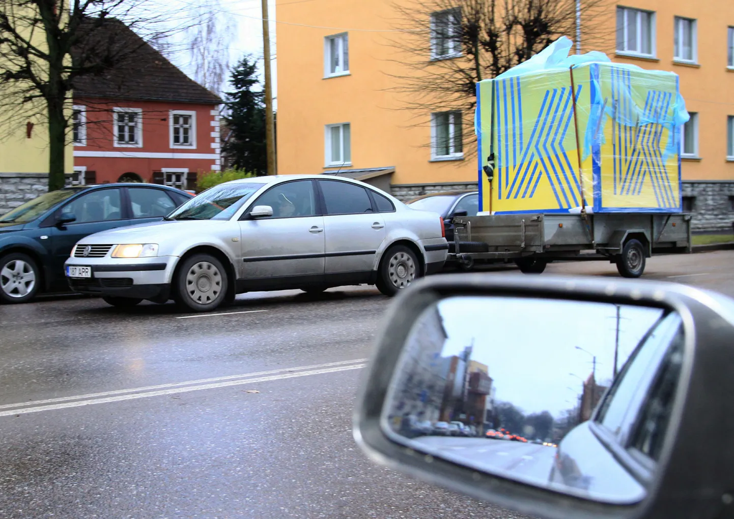 Konsum valmistub Pärnus Riia maanteel uksi lahti tegema.