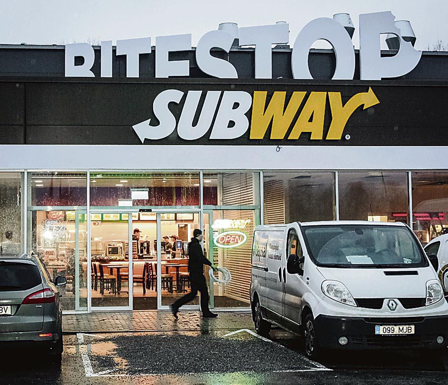 Bitestop vahetas omanikku, samuti kolis ärihoonest välja võileivakohvik Subway.
