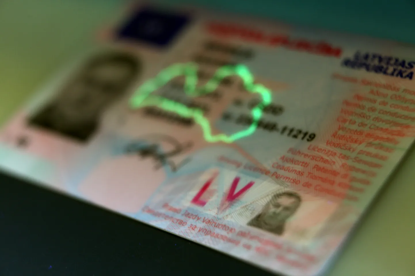 Transportlīdzekļu vadītāja apliecība. Ilustratīvs attēls.