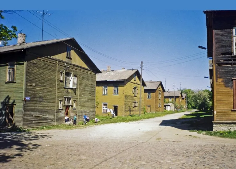 Endised töölisbarakid kurikuulsatel Kopli liinidel, 1998.