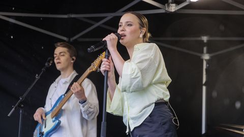 GALERII ⟩ Alika Milova avas Pae pargis tasuta suvekontsertide sarja