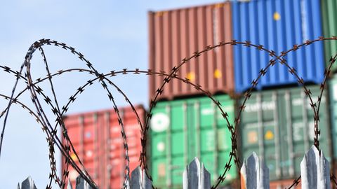 ASV atkārtoti atvieglo Krievijas naftai noteiktās sankcijas