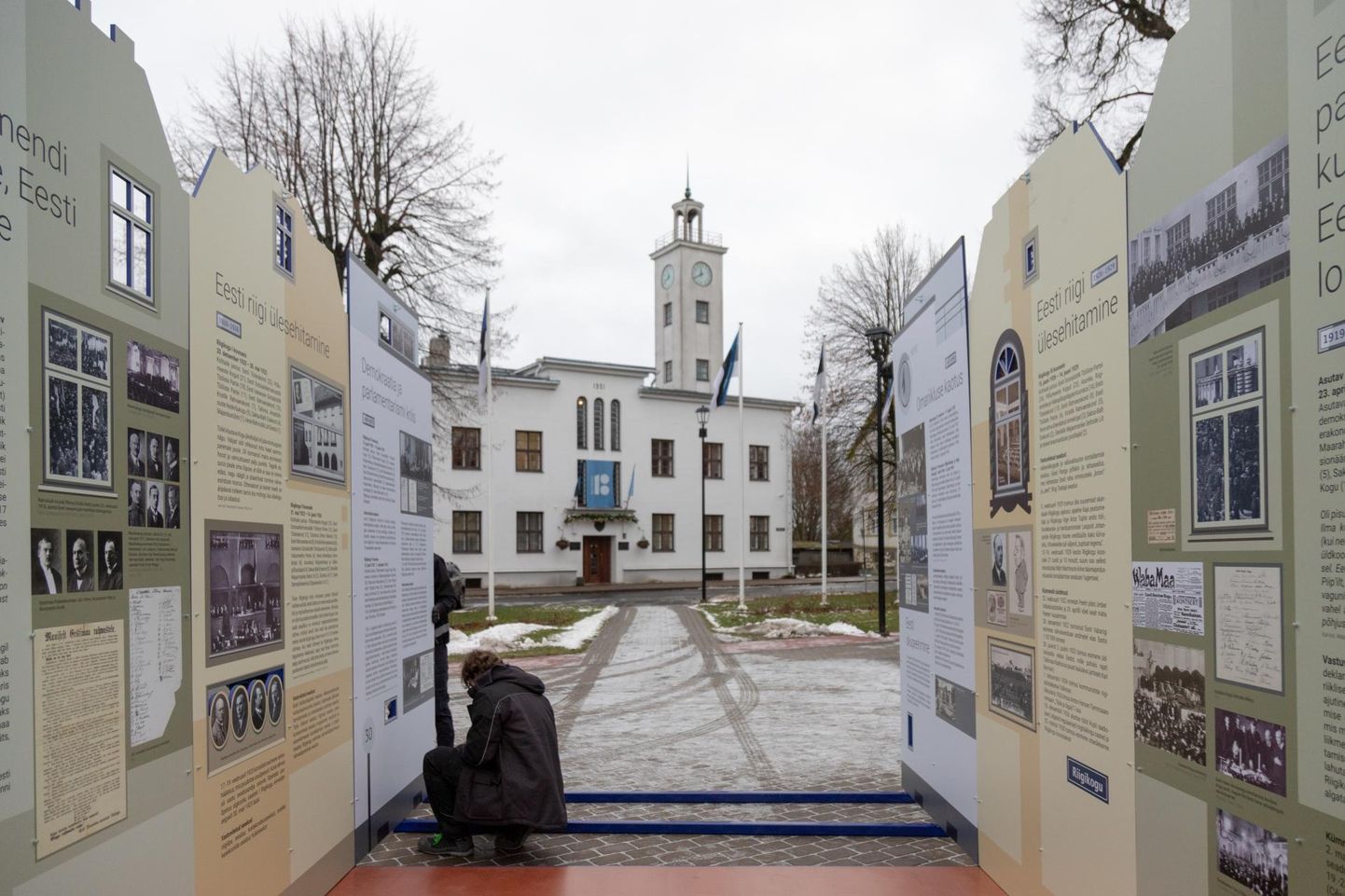 Raekoja pargis avatakse reedel vabaõhunäitus, mis tutvustab Eesti ajalugu.