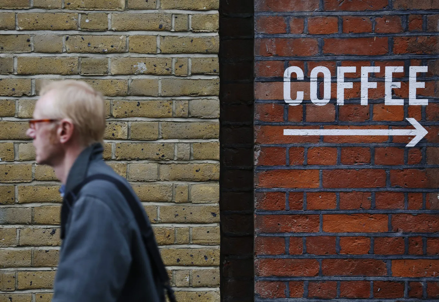 Kohvireklaam Londonis Old Streeti ringtee ümbruses asuva start-upide keskuse ehk Silicon Roundabouti juures.