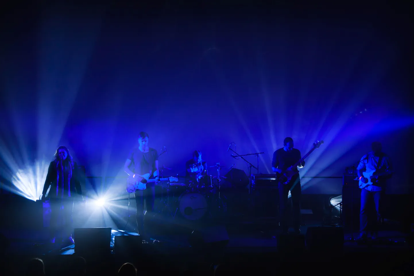 Into the blue and out of the black- She Bit Her Lip Eesti Popsi showcase'il