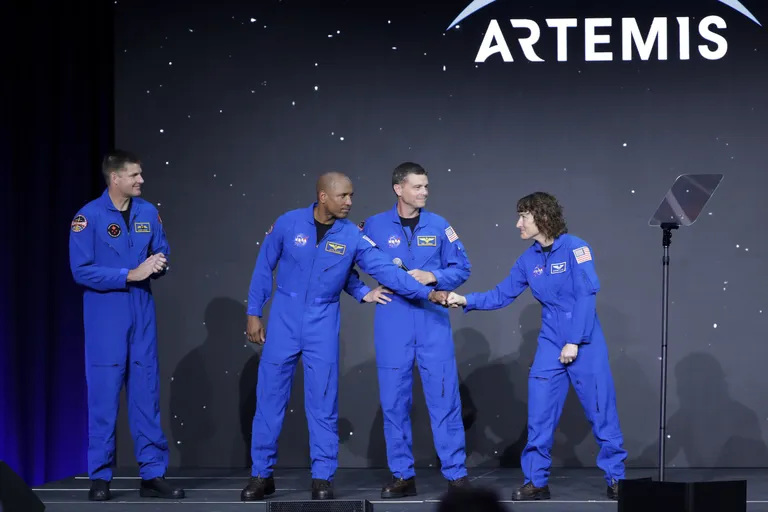 Vasakult astronaudid Jeremy Hansen, Victor Glover, Reid Wiseman ja Christina Hammock Koch.