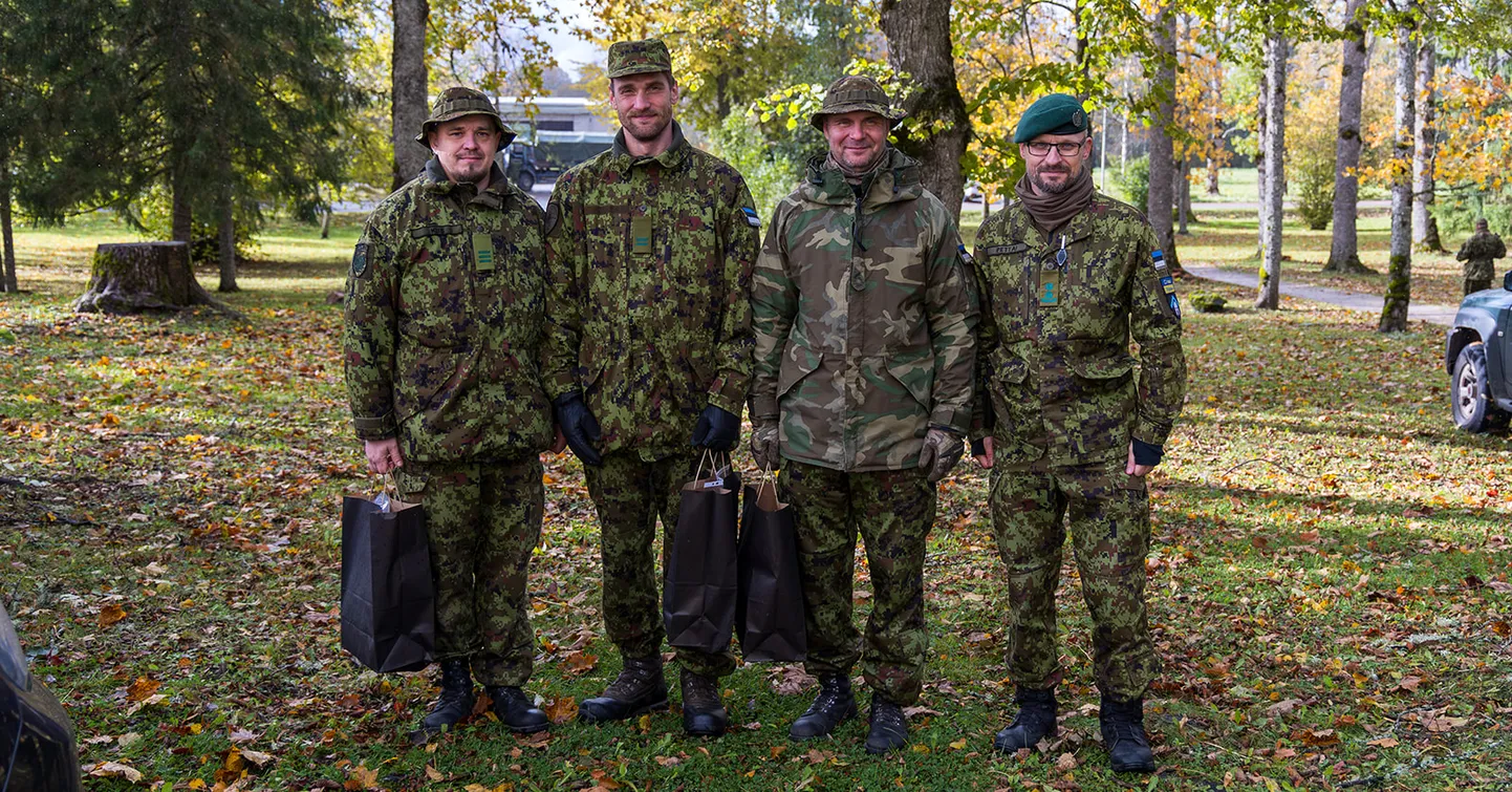Järva maleva uued eritasemete juhid srs Rainer Kiis, n-srs Raivo Raidvee, n-vbl Janno Tamme ja neid tervitamas malevapealik Kuido Pettai.