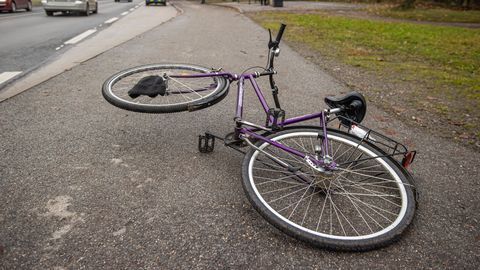 Joobes rattur põrkas vastu posti