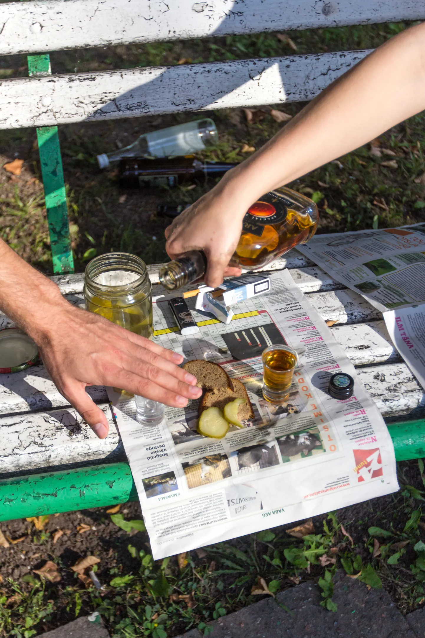 Alkoholi – tarkade inimeste jooki – tohib nüüd igaüks nii palju, kui tahab, ka pargipingil trimbata.