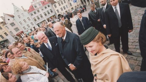 FOTOD ⟩ 1998. aastal Eestis riigivisiidil käinud kuningas Harald V imetles siinset kiiret arengut